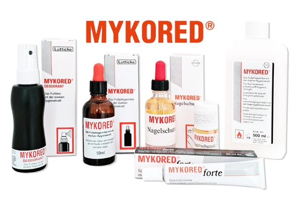 Sortiment Mykored vrátane dezodorantu v spreji, ošetrujúcich kvapiek a krému Forte s logom navrchu.