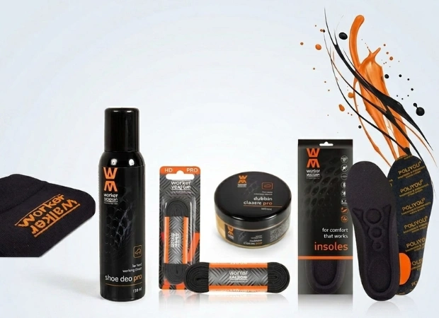 Koláž produktov Worker Walker, ktorá obsahuje ponožky, dezodorant do topánok, šnúrky, krém a vložky do topánok, doplnená o abstraktný čierno-oranžový prvok.