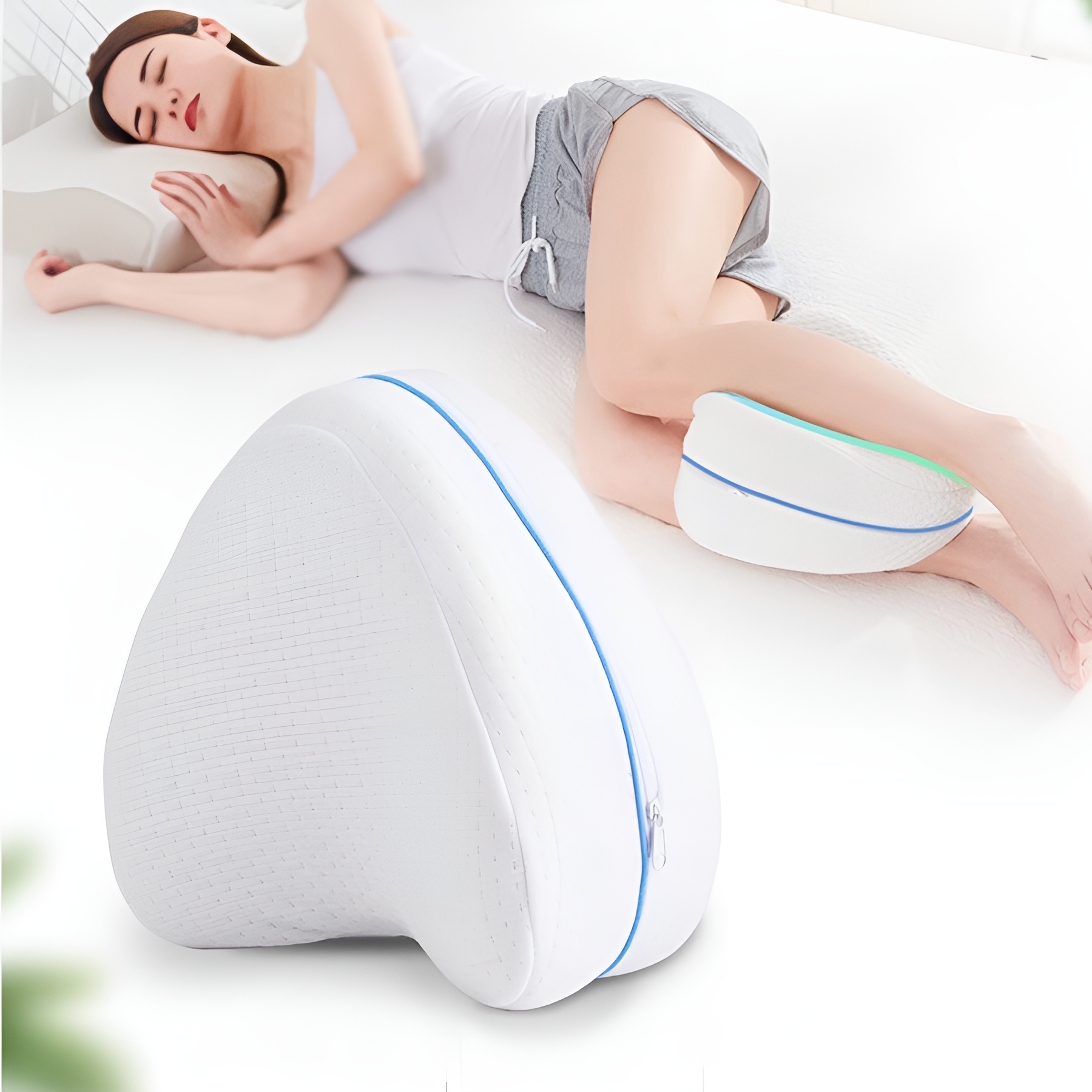 Žena pohodlne spí na boku pomocou vankúša Memory pillow.
