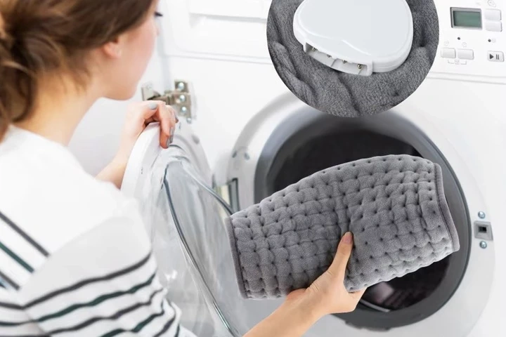 Pranie vyhrievacej podložky v automatickej práčke vďaka odnímateľnému poťahu. 
